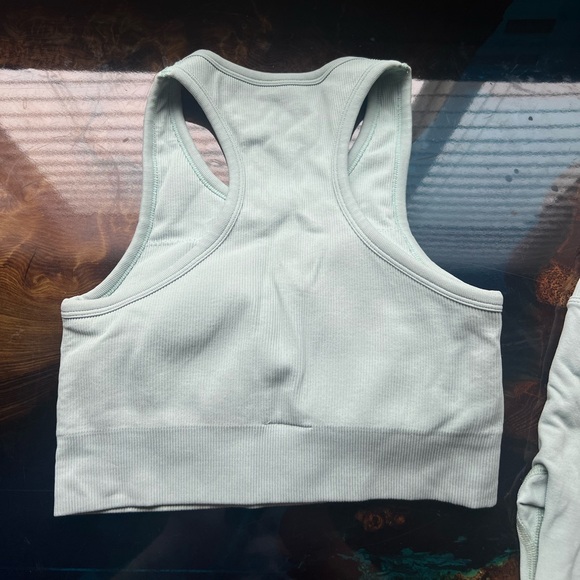 Astoria Activewear set - Picture 4 of 7